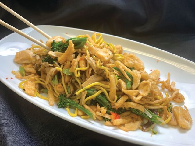 Stir-Fried Noodles with Jackfruit and Chinese Broccoli