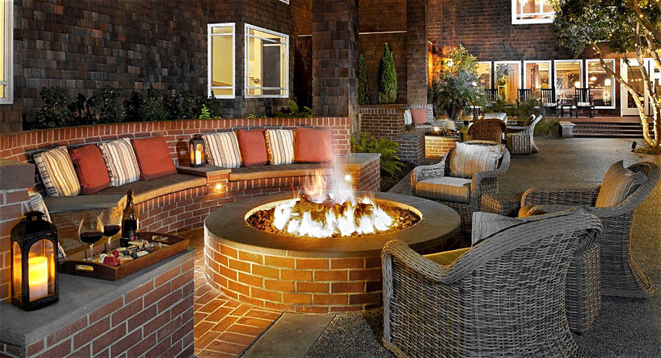 It's Lit Bars + Restaurants with Heated Patios