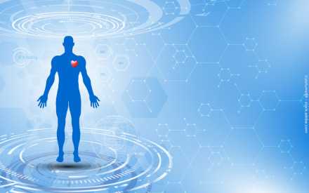 Futuristisches medizinisches Konzeptbild: blaue Silhouette eines Menschen mit einem roten Herzsymbol auf der Brust in einer digitalen, technologische Umgebung. Hintergrund mit Hexagon-Mustern und holografischen Anzeigen.