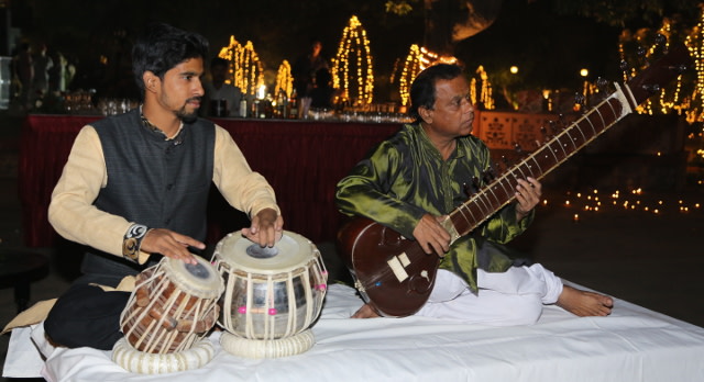 Musikern spielen traditionelle Rajasthani-Musik für die Feierlichkeiten