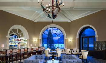 Lakeview Lounge Bar