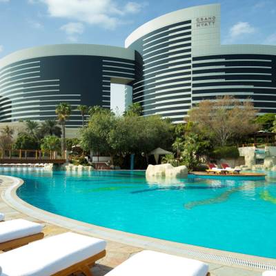 a group of lawn chairs sitting on top of a swimming pool