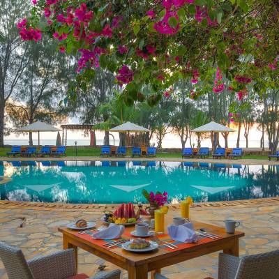 Beach Resort breakfast by the pool