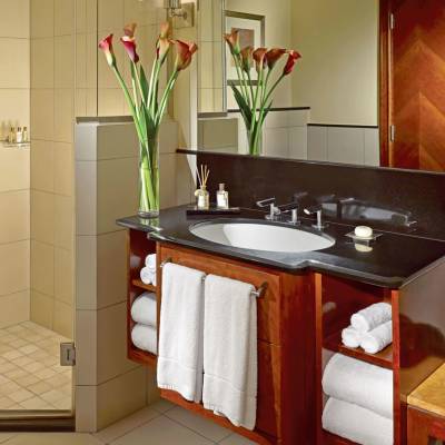 Shangri-La Residences Bathroom