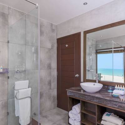 Ocean studio bathroom