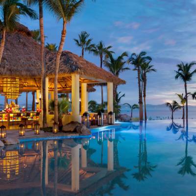 Agua Bar and pool