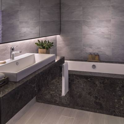 Hibiscus Deluxe Room bathroom