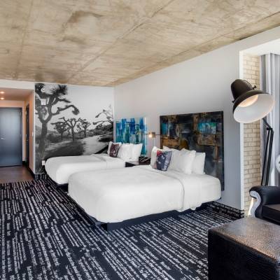 Corner double queen suite