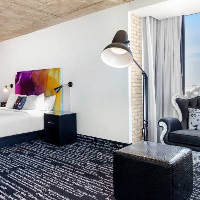 Corner king suite