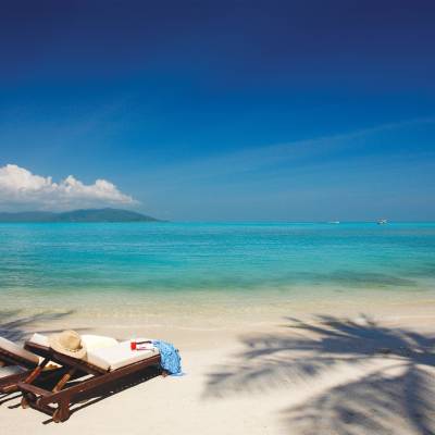 a boat sitting on top of a sandy beach