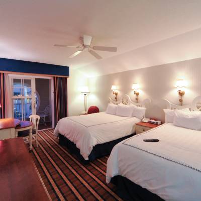 a bedroom with a bed in a hotel room