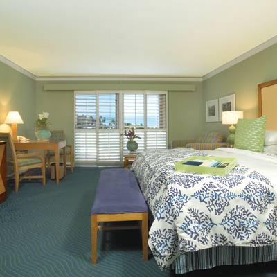 a bedroom with a bed in a hotel room