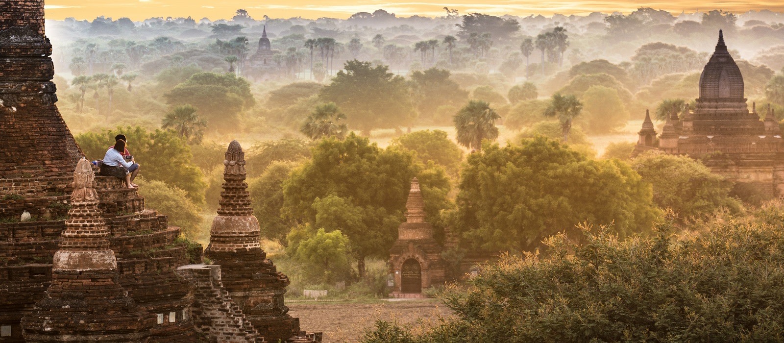 Enchanting Travels Asia Tours BAGAN Sunrises with tourist in the early morning, mandalay, Myanmar, nature people scale Myanmar travel guide