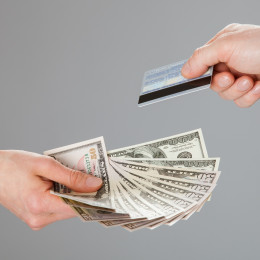 Cash and cards - Enchanting Travels