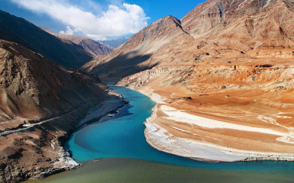 Ladakh itäisessä Kashmirissa: Missä Zanskar-ja Indusjoet kohtaavat