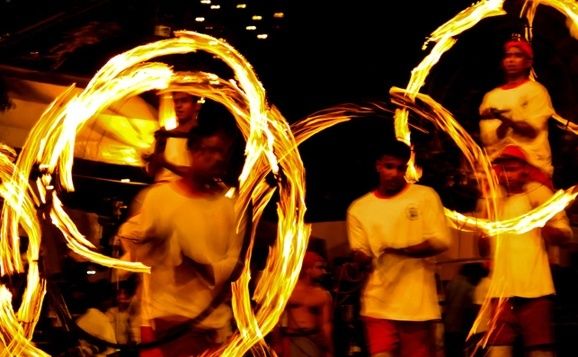 Feuertänzer beim Kandy Perahera