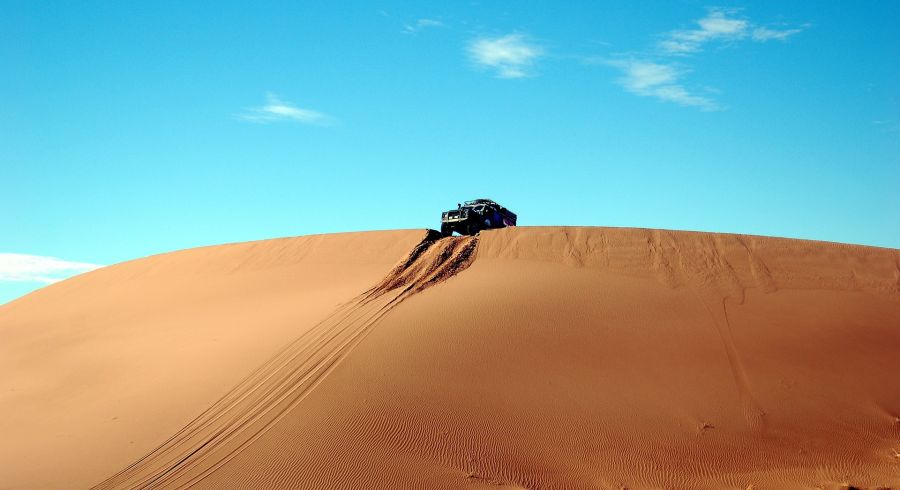 Jeep in der Wüste von Marokko
