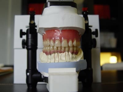 Gériodontologie 91 ans modèle face zjsfaz - Eugenol