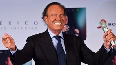 Le chanteur julio iglesias a mexico lors de sa conference de presse le 23 septembre 2015 5421891 cm5xtq - Eugenol