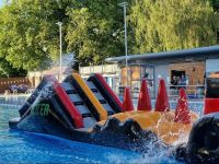 Inflatable course with water splashing