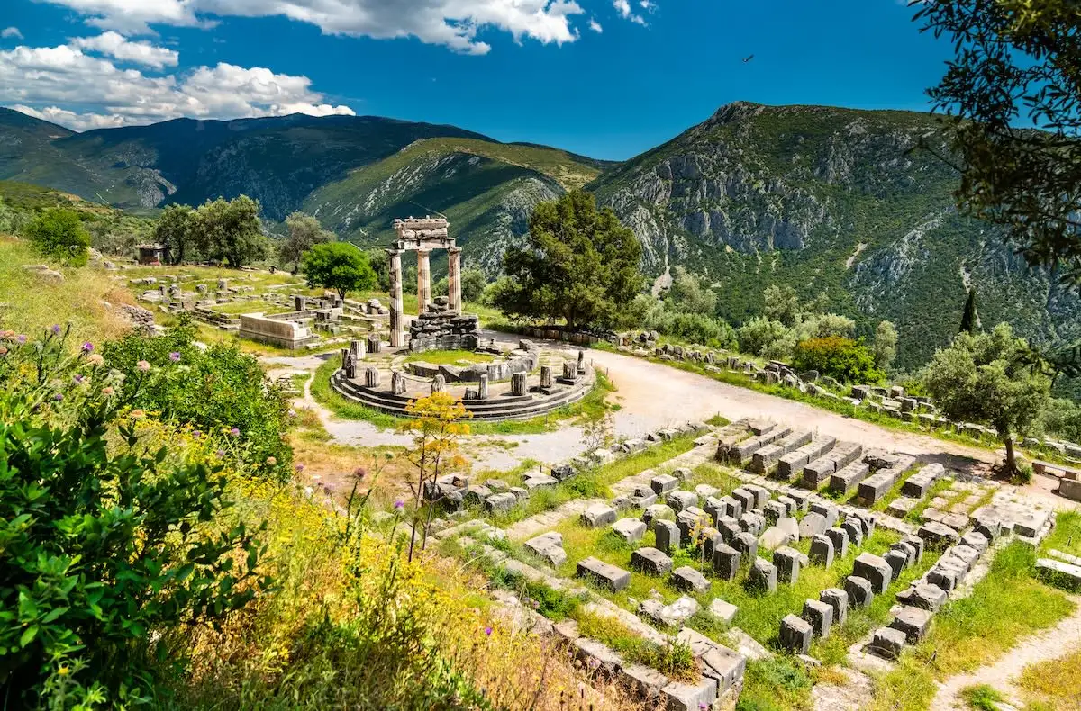 Delphi archeological site and surrounding mountains