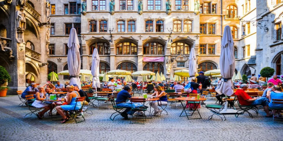 A courtyard with relaxing people in Munich