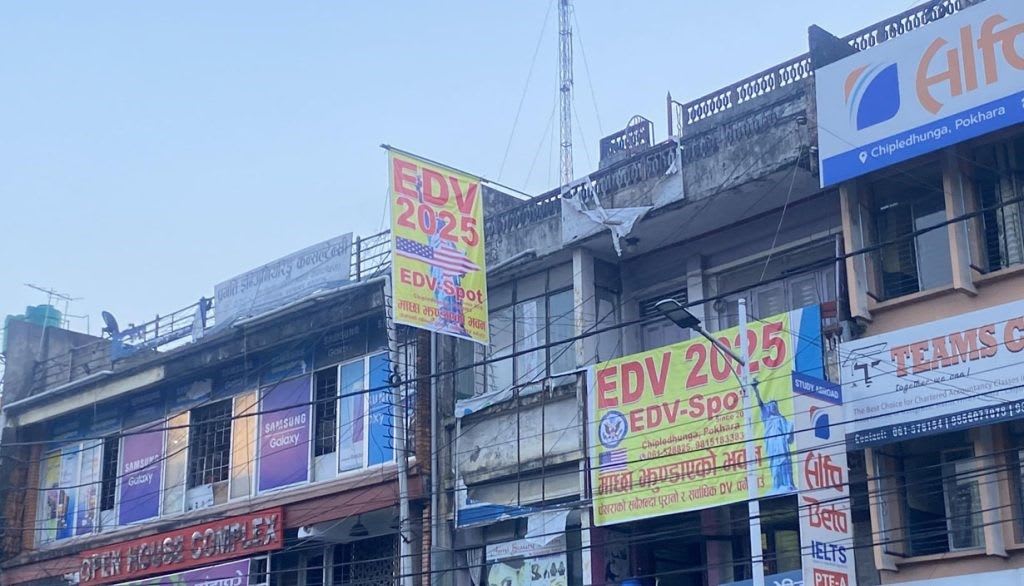 चोकचोकमा डिभी भराउनेको लर्को, ३ सयदेखि हजार रुपैयाँसम्म शुल्क