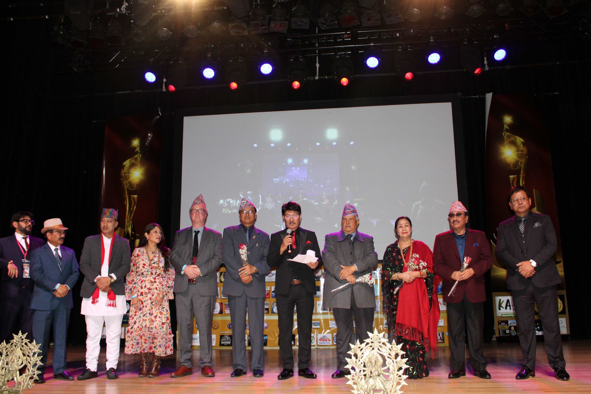 एटिए एभरेष्ट ग्लोबल नेपाली फिल्म अवार्डको ८औं संस्करण कलाकर्मिहरूलाइ सम्मान गर्दै भब्यताका साथ सम्पन्न।