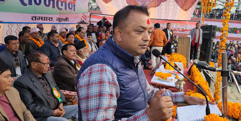 ज्ञानेन्द्रलाई गगन थापाको आग्रह : च्याँखे थापेर बस्ने होइन, पार्टी खोलेर चुनाव लड्न आए हुन्छ