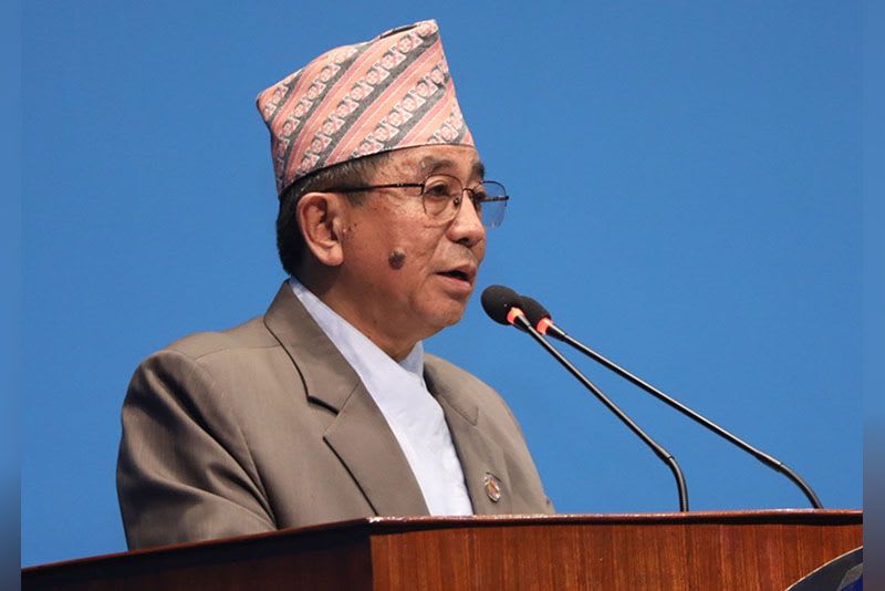 कानको अप्रेसन गर्न शिक्षा मन्त्री राई अस्पतालमा भर्ना