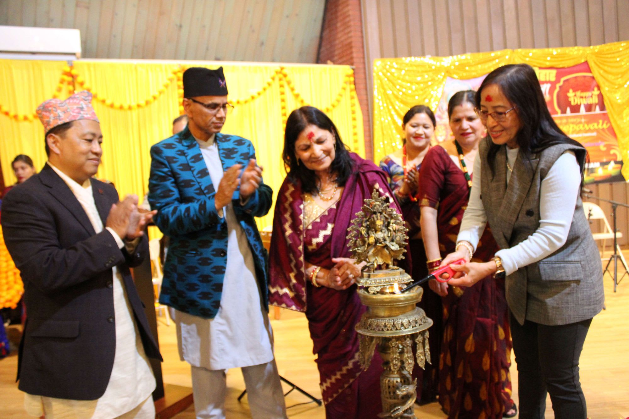 नेपाली सांस्कृतिक केन्द्रको सहयोगार्थ कोलोराडोमा खेलीएको देउसी भैलोबाट १७ हजार डलर संकलन।