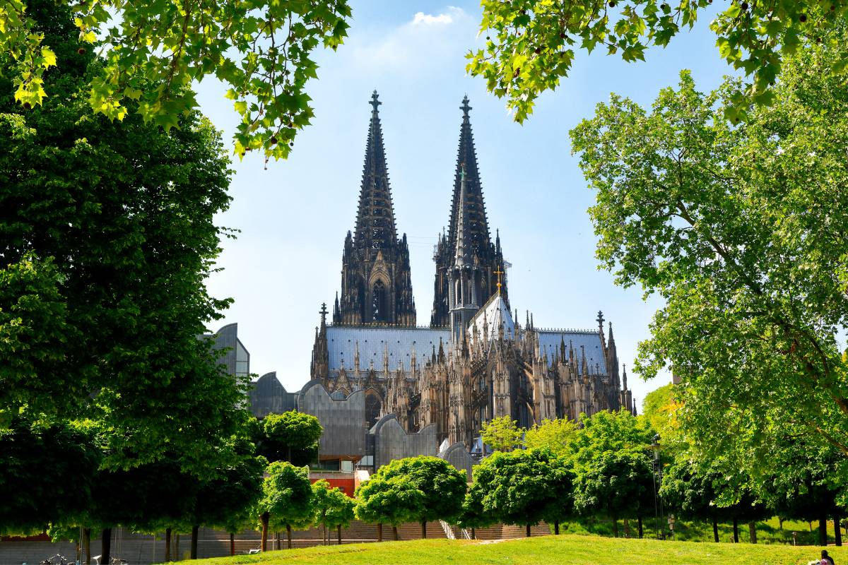 Der Kölner Dom ist ein UNESCO-Weltkulturerbe und ist die dritthöchste Kirche weltweit