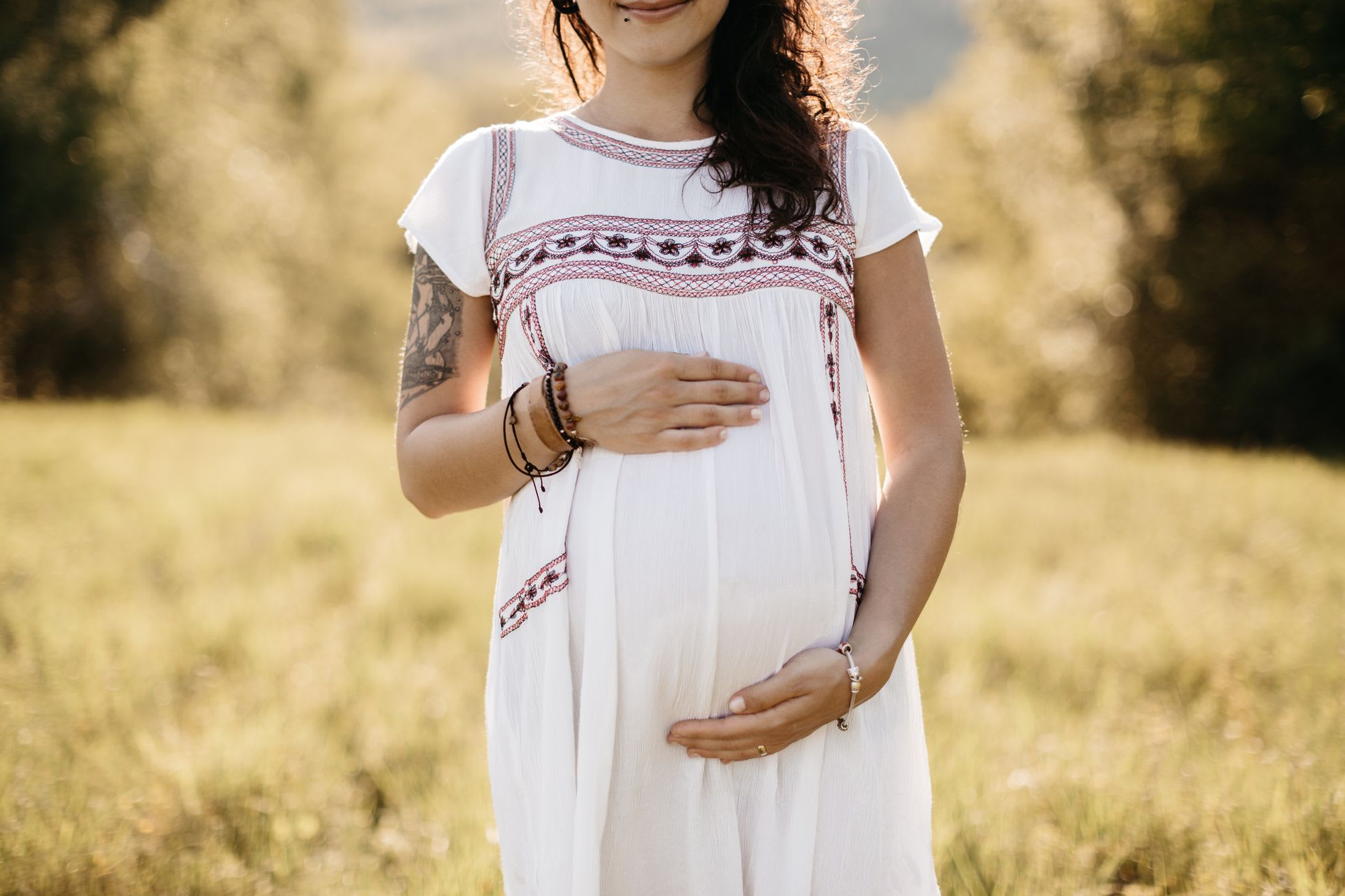 Tattoo stechen während der Schwangerschaft: Geht das?