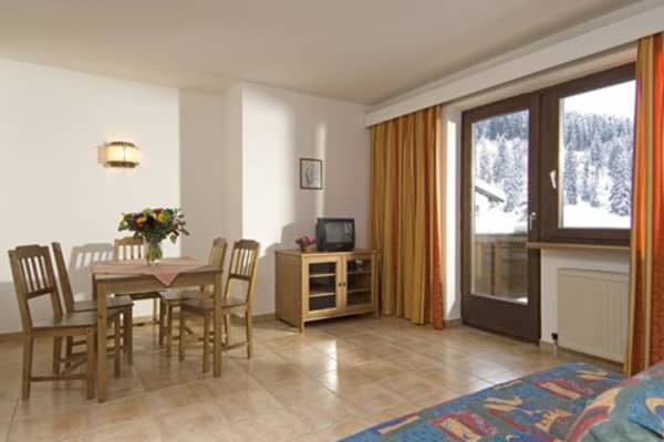 London Pub Apartments,Test Resort