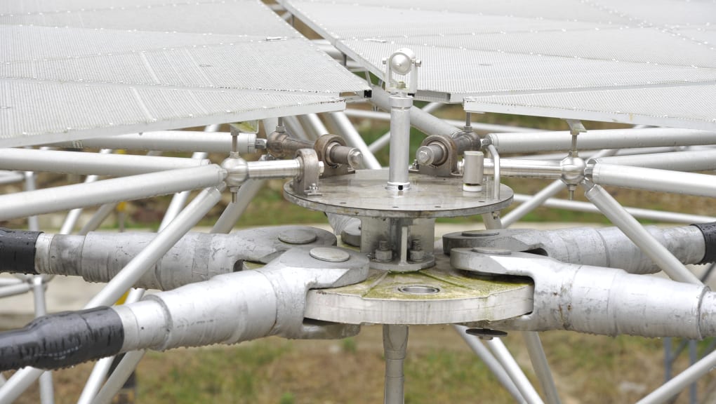 Close up view of the construction of the Reflector