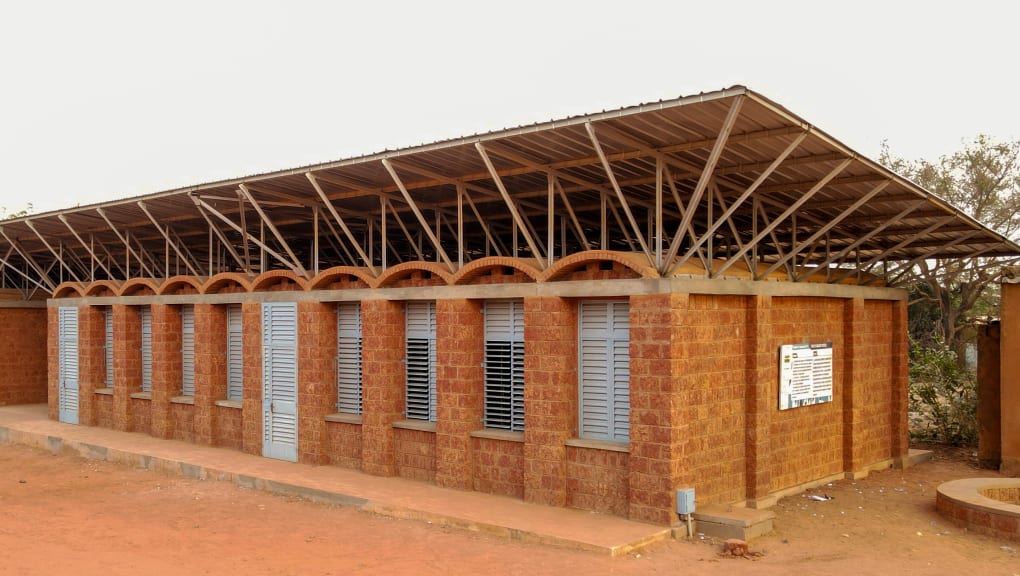 Exterior view of Collège Hampaté Bâ. Copyright: Souleymane Ag Anara
