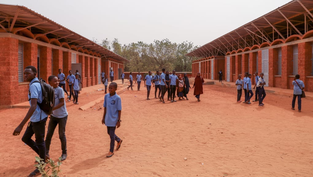 Students at Collège Hampaté Bâ. Copyright: Toby Pear