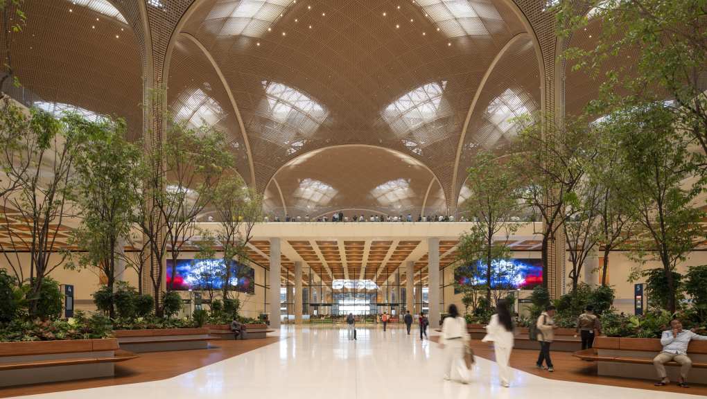 Inside the departure area. Copyright: Foster + Partners, 2026.