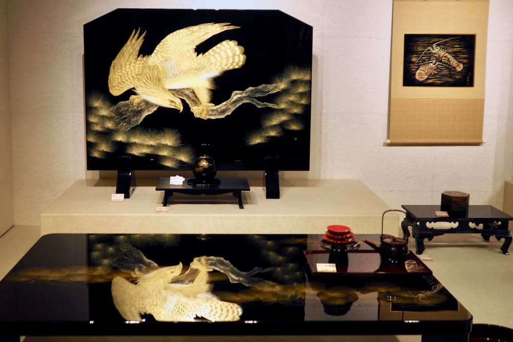 Wajima's Lacquerware and Bustling Morning Market