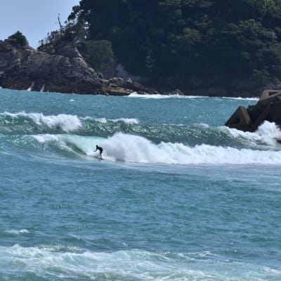 Surf en la desembocadura del río Kaifu