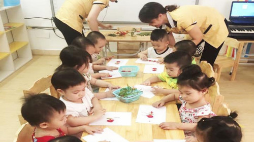 Cùng làm cánh bướm hoa phượng