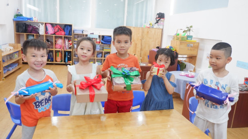 GÓI TRỌN SỰ CHÂN THÀNH TỚI TAY NGƯỜI NHẬN