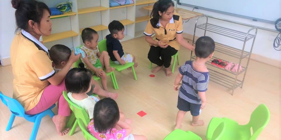 Sắp xếp dép gọn gàng