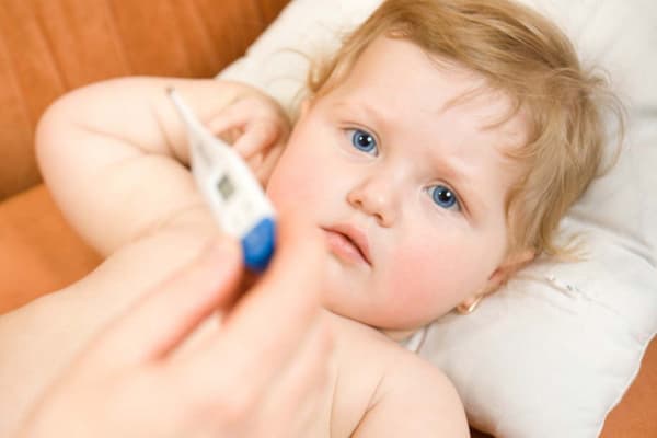 CHĂM SÓC VỊ TRÍ TIÊM SAU TIÊM CHỦNG CỦA TRẺ ĐÚNG CÁCH: CHƯỜM NÓNG HAY CHƯỜM LẠNH?