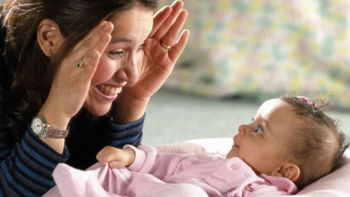 TRẺ TỪ 0 - 6 THÁNG NÊN DẠY NHỮNG GÌ?
