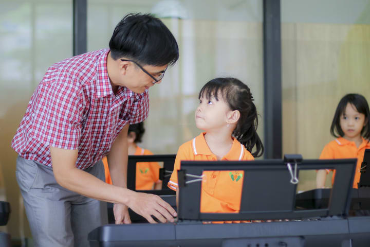 ĐỘI NGŨ GIÁO VIÊN CÓ TRÌNH ĐỘ CHUYÊN MÔN CAO, TÂM HUYẾT VỚI NGHỀ