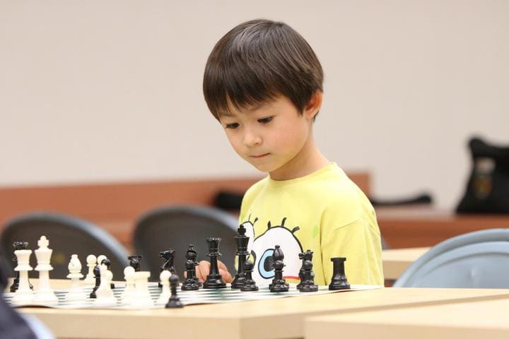 Trẻ từ mấy tuổi có thể chơi cờ vua?