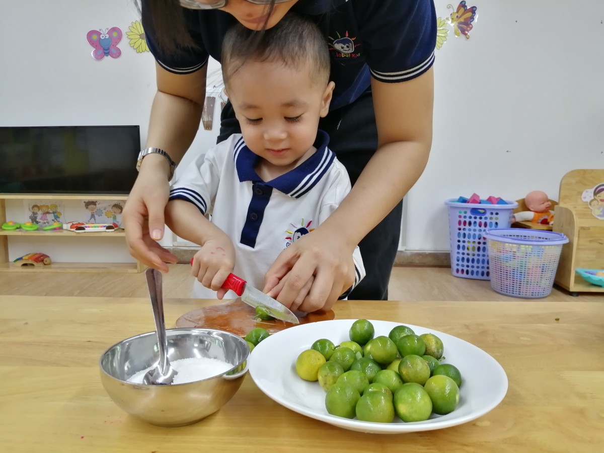 GIẢI NHIỆT CƠ THỂ VỚI LY TRÀ TẮC THANH MÁT NGỌT LỊM