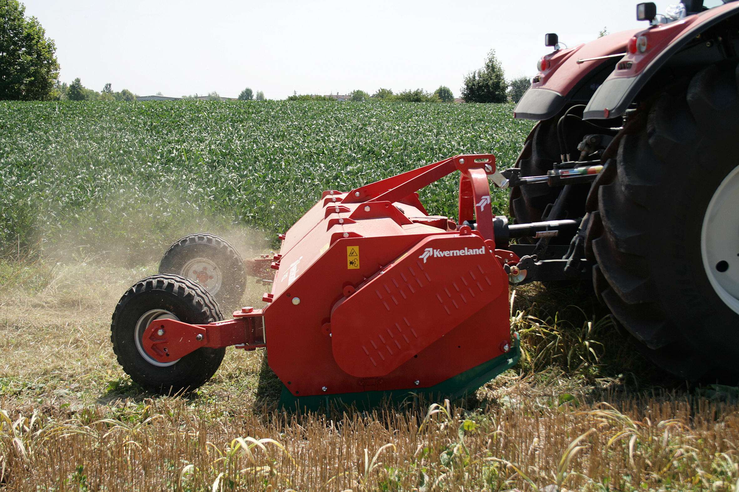 Broyeur Kverneland FXZ robuste sur plateau, châssis renforcé pour usage intensif et maintenance simplifiée