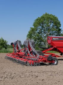 Kverneland DG2 High Capacity Pneumatic Seed Drill, superior depth control and high performance on field